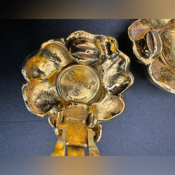 ‼️FINAL PRICE‼️LOT 1050 24K gold plated Chanel vintage clip ok earrings from 70s - Picture 5 of 7